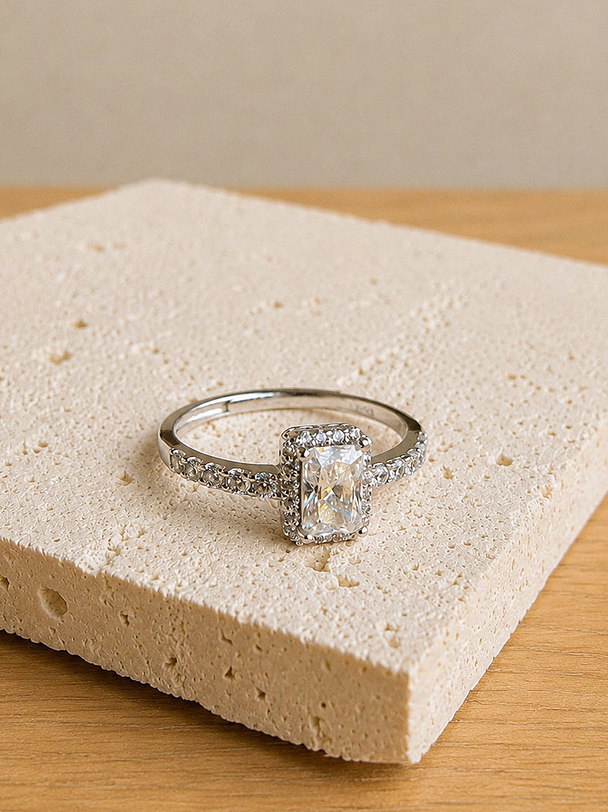 The Main Differences Between Moissanite and Diamond