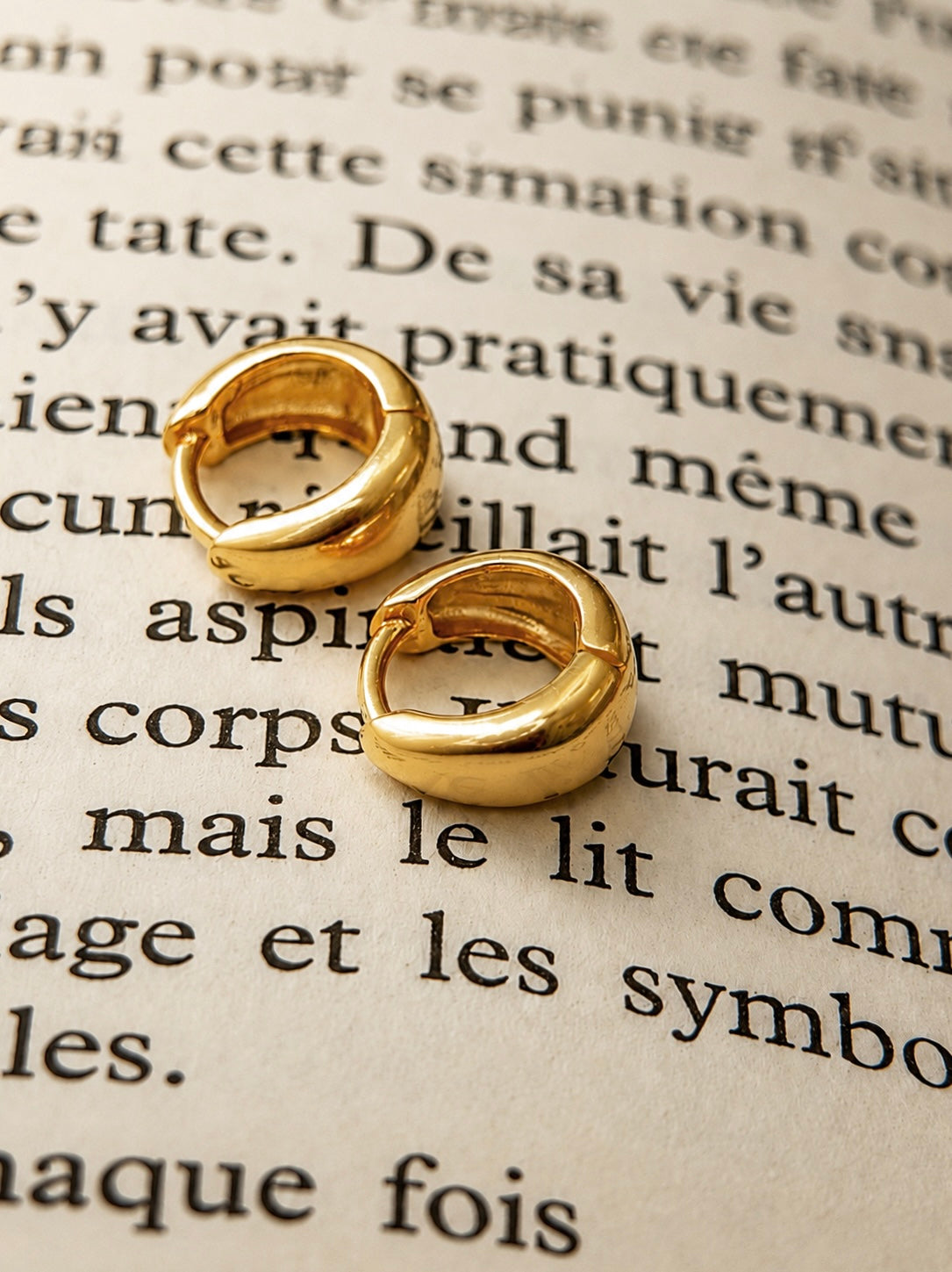 Sterling Silver or Stainless Steel Jewellery: Which Should You Choose?