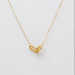 Collier en argent 925 plaqué or avec pendentif à deux maillons entrelacés sertis d’oxydes de zirconium transparents, sur chaîne fine