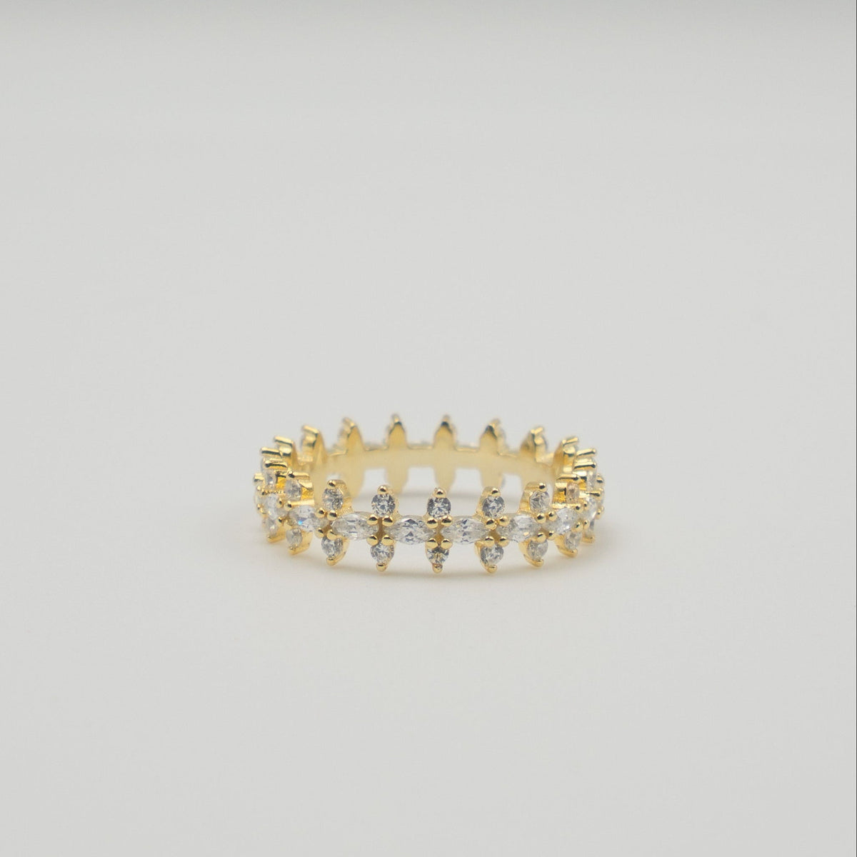 Bague en argent 925 plaqué or avec motifs fleurs sertis d’oxydes de zirconium transparents