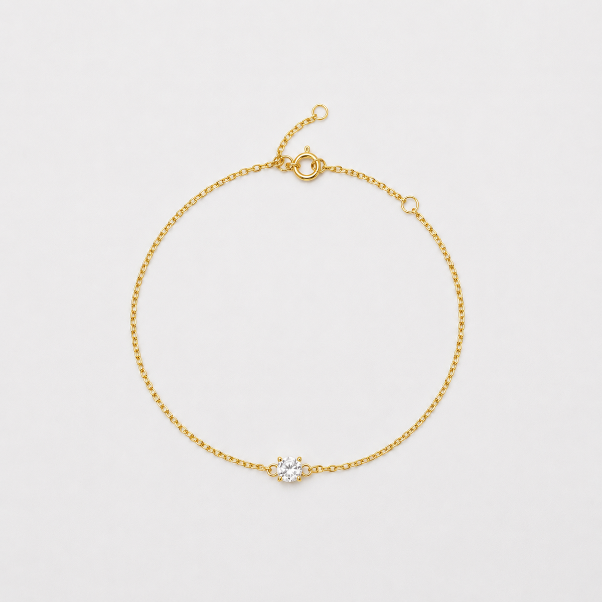 Bracelet délicat en argent 925 plaqué or avec pierre solitaire en oxyde de zirconium transparent