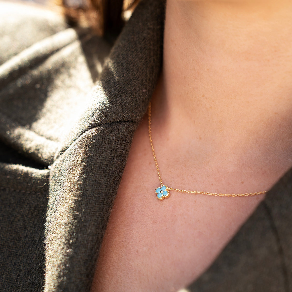 Collier en argent 925 plaqué or avec pendentif fleur turquoise