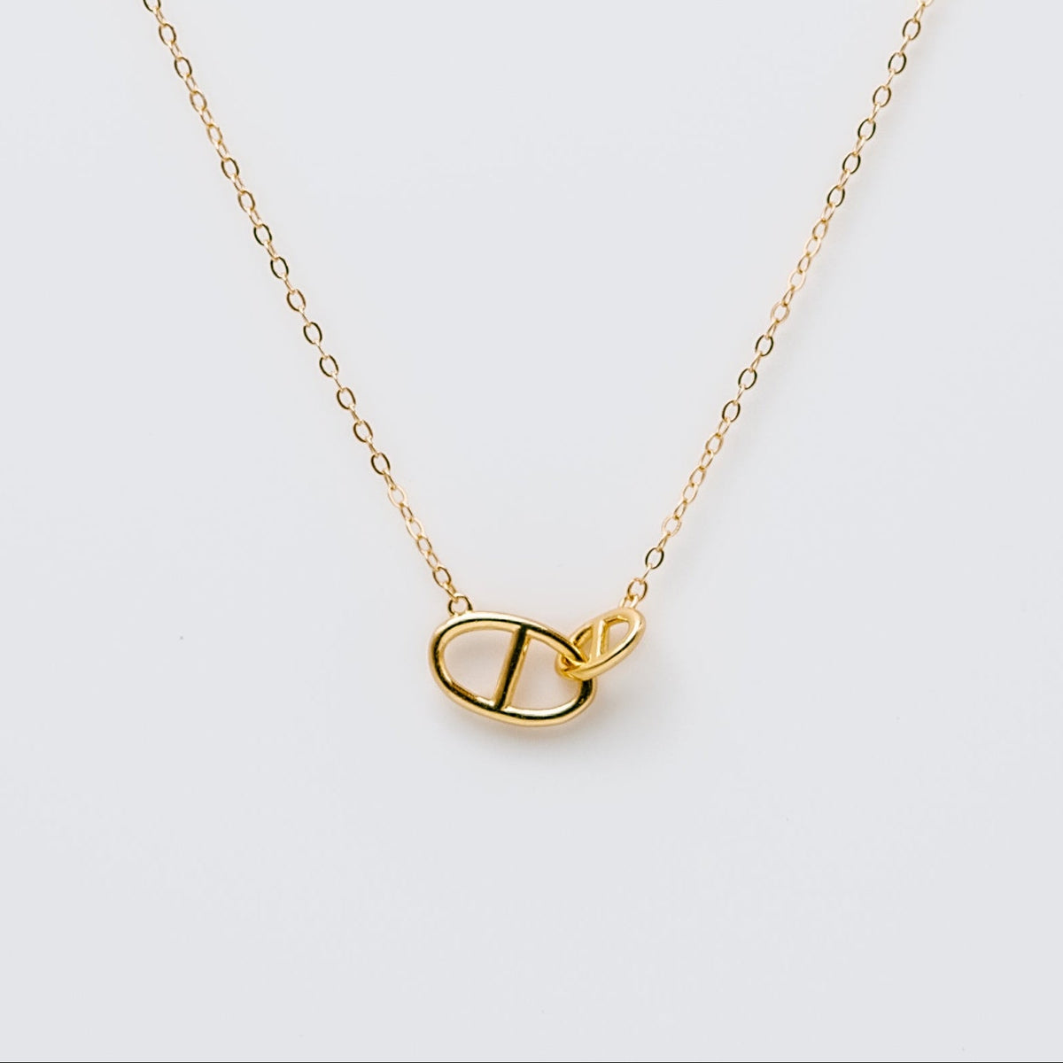 Collier en argent 925 plaqué or avec pendentif géométrique en forme de nez de cochon, sur chaîne fine