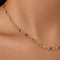 Collier en argent 925 plaqué or avec pierres marquise multicolores, porté autour du cou