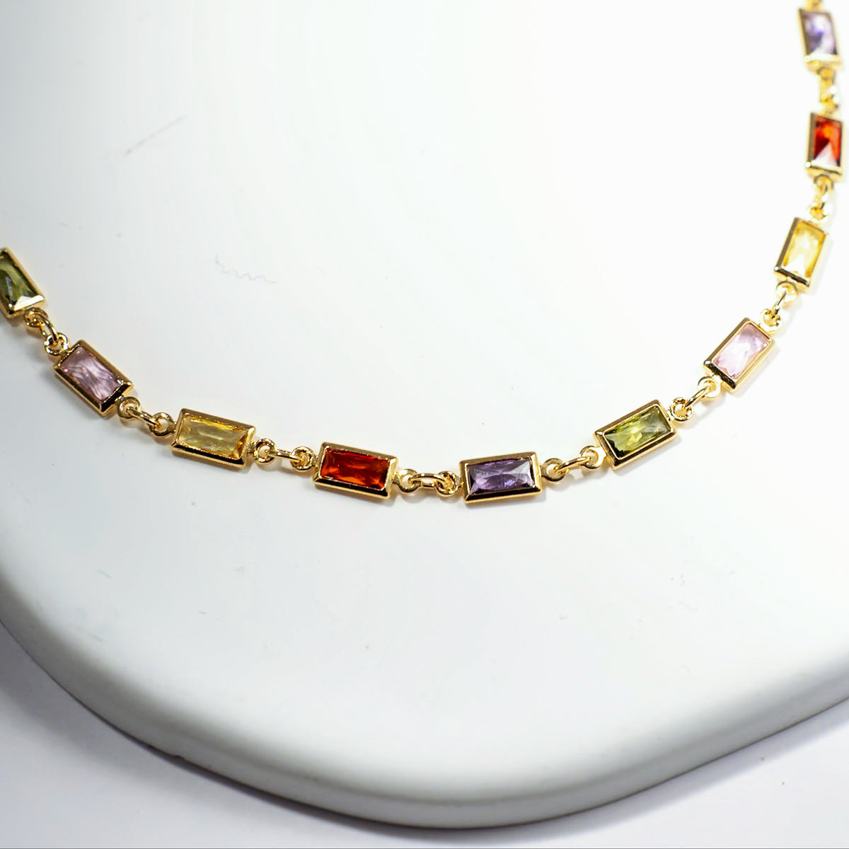 Collier en argent 925 plaqué or avec pierres rectangulaires multicolores