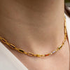 Collier en argent 925 plaqué or avec pierres rectangulaires multicolores, porté autour du cou