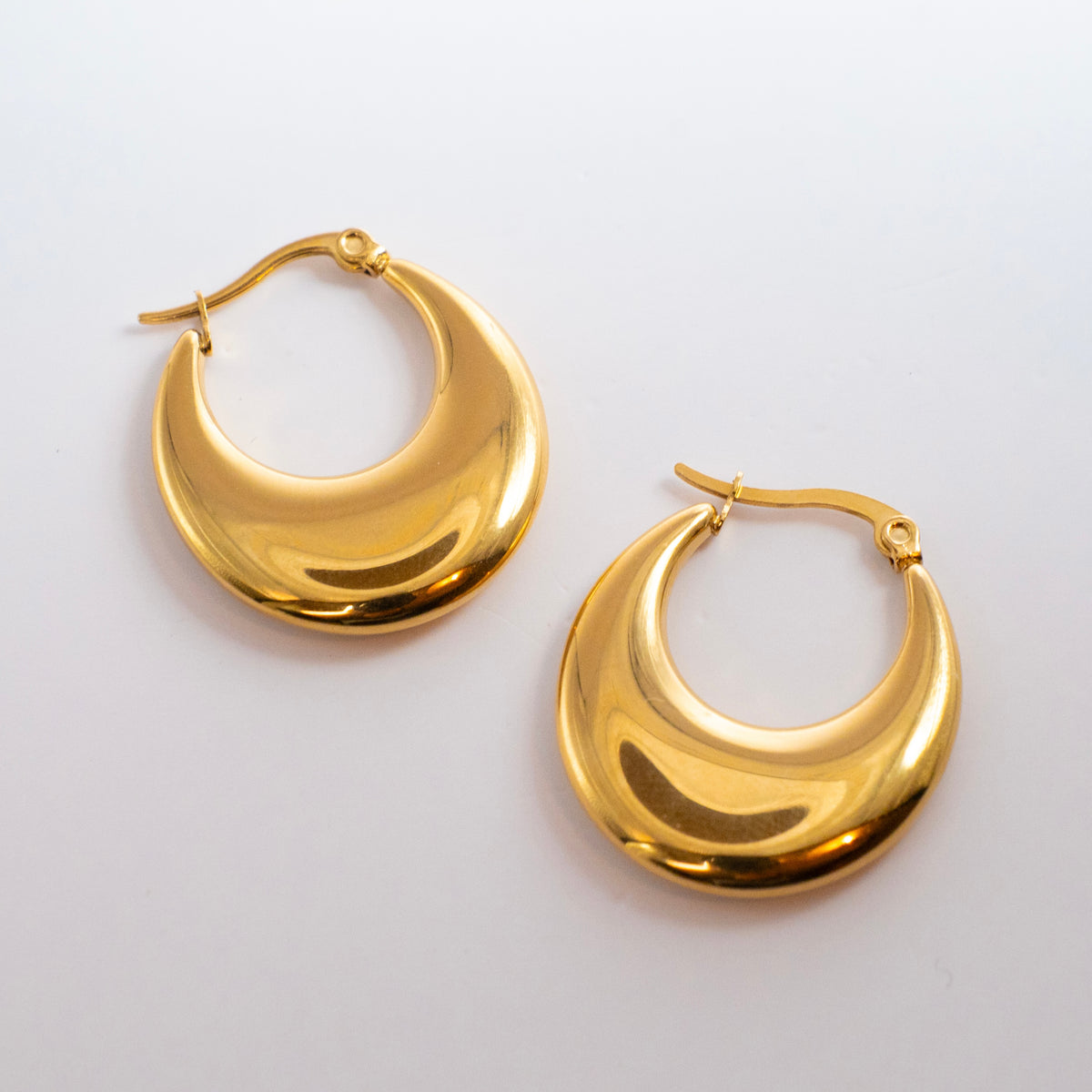 Boucles d’oreilles créoles larges et bombées en acier inoxydable plaqué or