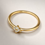 Gold-plated 925 sterling silver ring with delicate flower cubic zirconia detail
