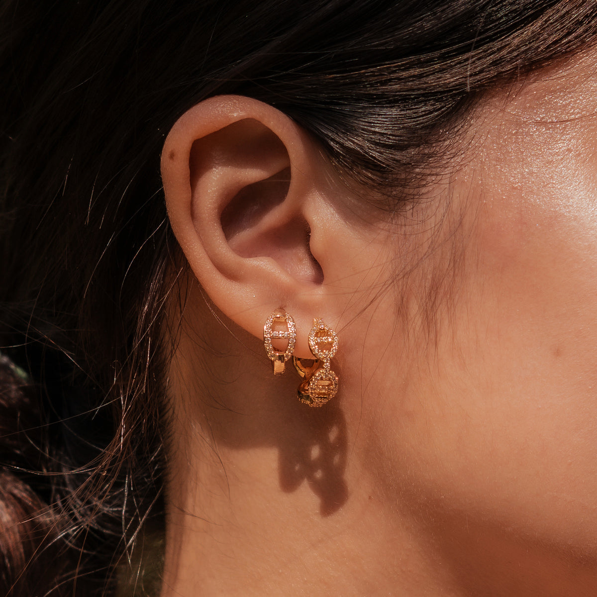 Gold-plated stainless steel huggie earrings with pavé cubic zirconia link details