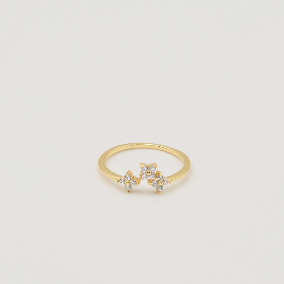 Gold-plated sterling silver ring with three flower motifs set with clear cubic zirconia stones