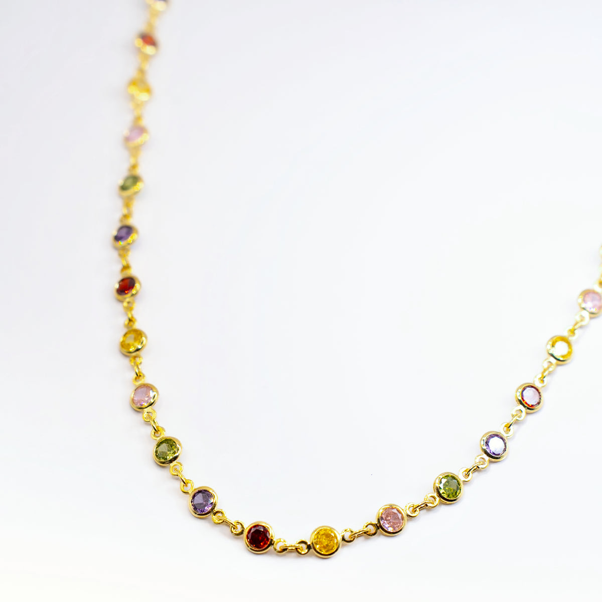Collier en argent 925 plaqué or avec pierres rondes multicolores